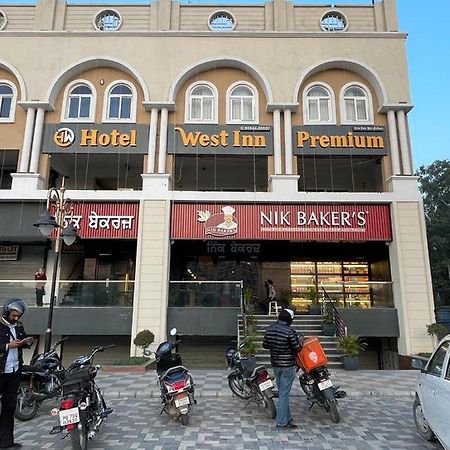 Hotel West Inn Premium Kharar Екстер'єр фото