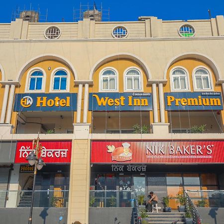 Hotel West Inn Premium Kharar Екстер'єр фото