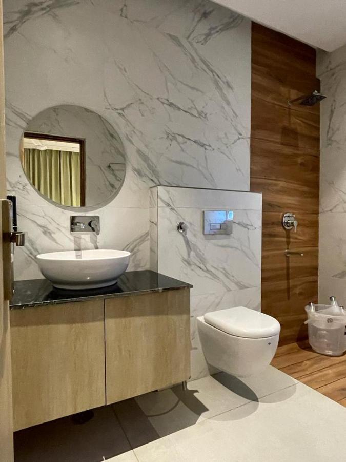 Hotel West Inn Premium Kharar Екстер'єр фото