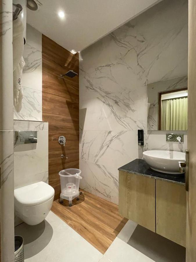 Hotel West Inn Premium Kharar Екстер'єр фото