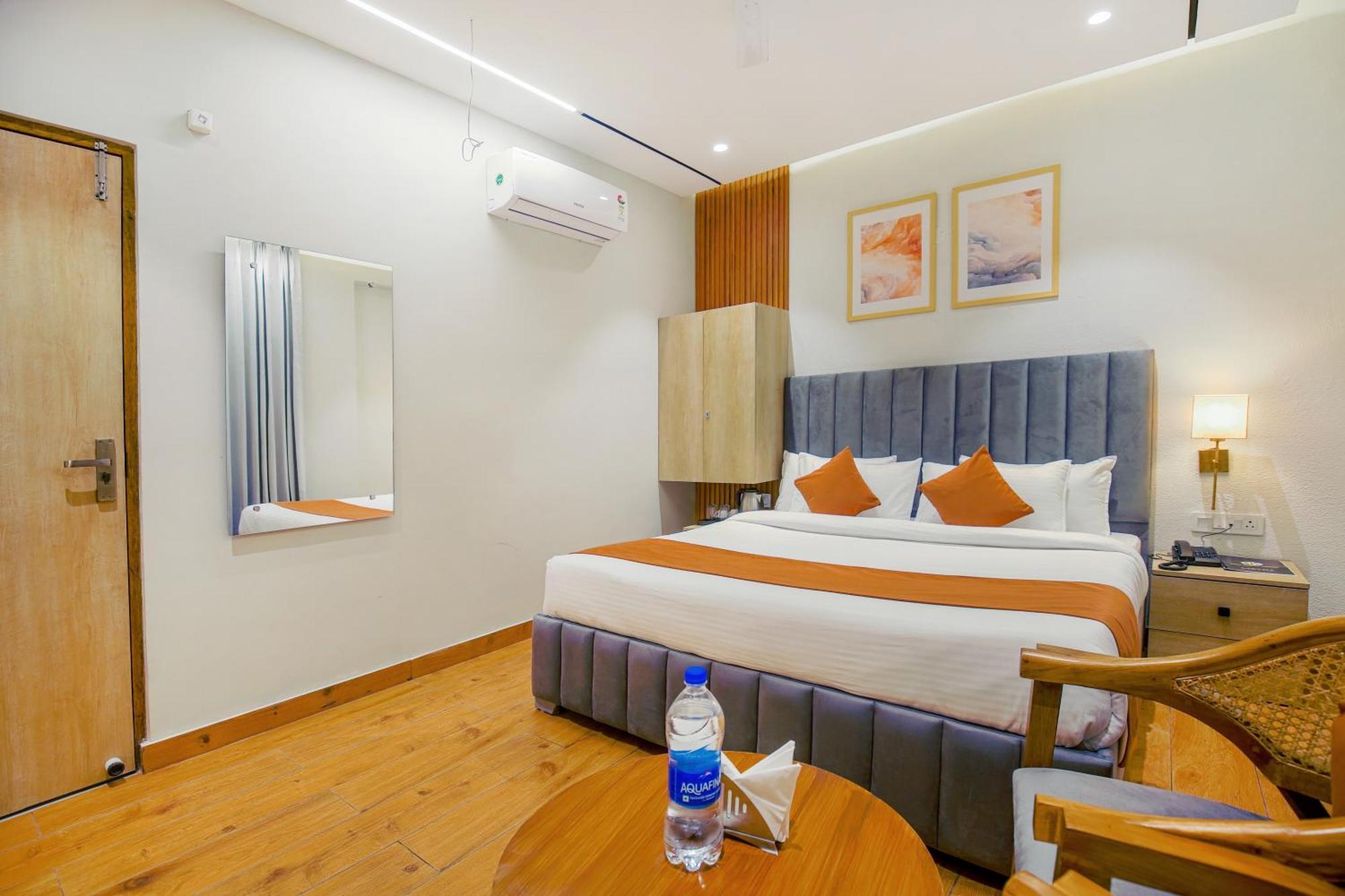 Hotel West Inn Premium Kharar Екстер'єр фото