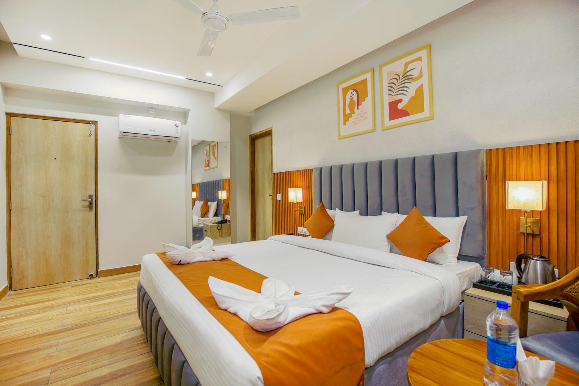 Hotel West Inn Premium Kharar Екстер'єр фото
