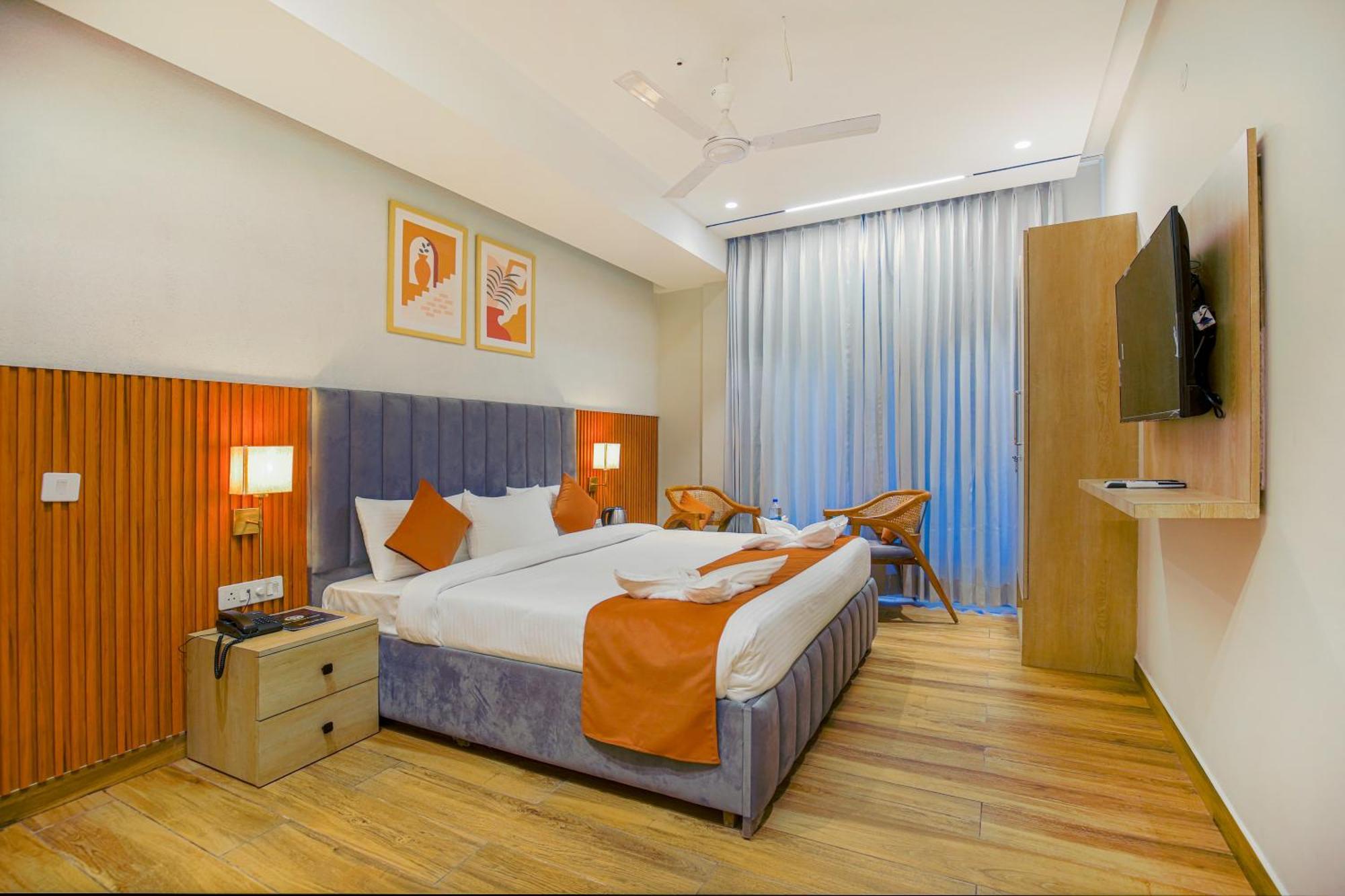 Hotel West Inn Premium Kharar Екстер'єр фото