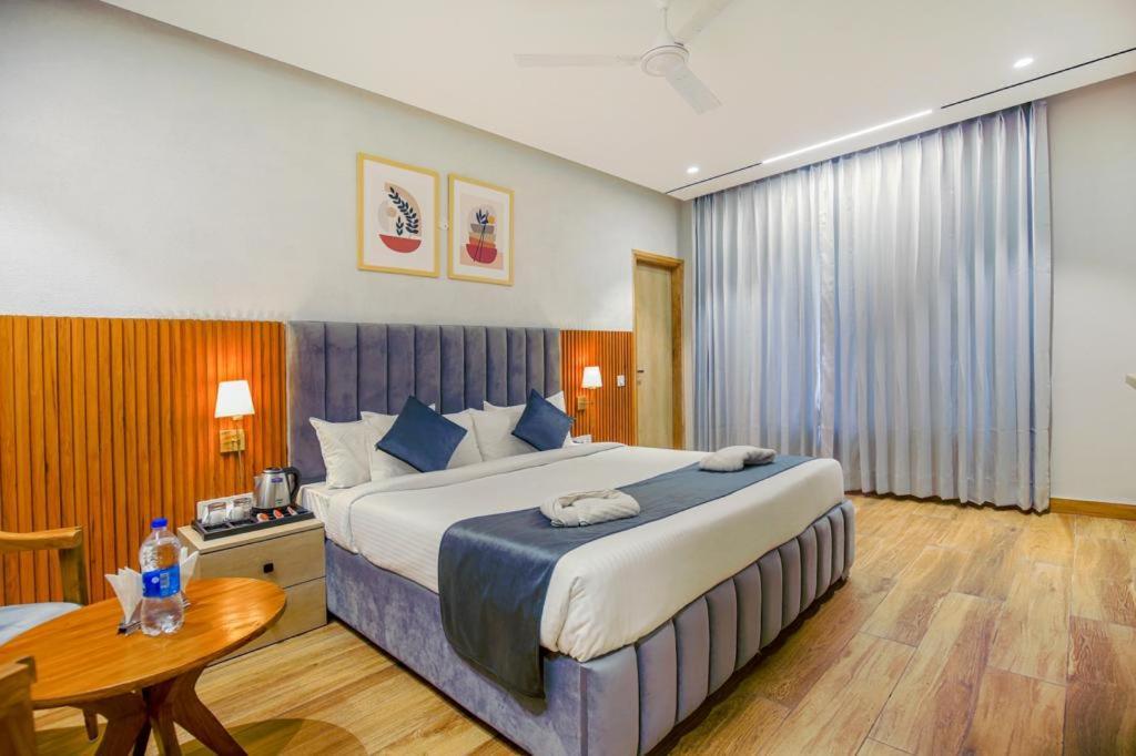 Hotel West Inn Premium Kharar Екстер'єр фото